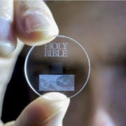 Un nano-disco in vetro conserverà i dati a memoria dei posteri