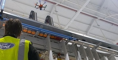 Innovazione e sicurezza: Ford sperimenta l’utilizzo di droni sulle linee di produzione