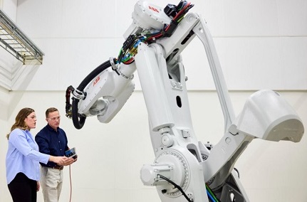 ABB Robotics procede con l’espansione del suo portafoglio di robot  di grandi dimensioni con l’introduzione dei nuovi IRB 7710 e IRB 7720