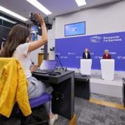 EU KIDS Act, stretta dell’Europa sui social per i minori: stop agli under 13 e account autonomi solo dai 15 anni