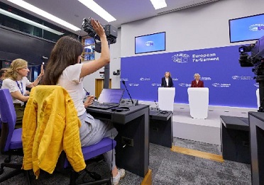 EU KIDS Act, stretta dell’Europa sui social per i minori: stop agli under 13 e account autonomi solo dai 15 anni